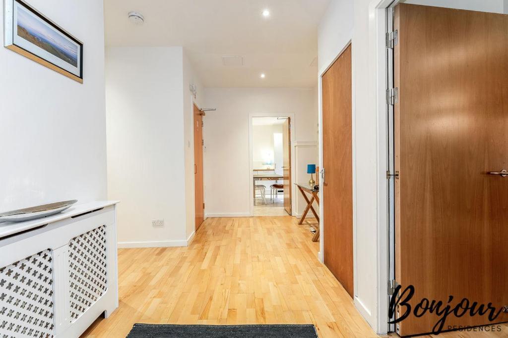Spacious 2Br-1Ba - Grassmarket - Free Parking By Bonjour Residences Единбург Екстер'єр фото